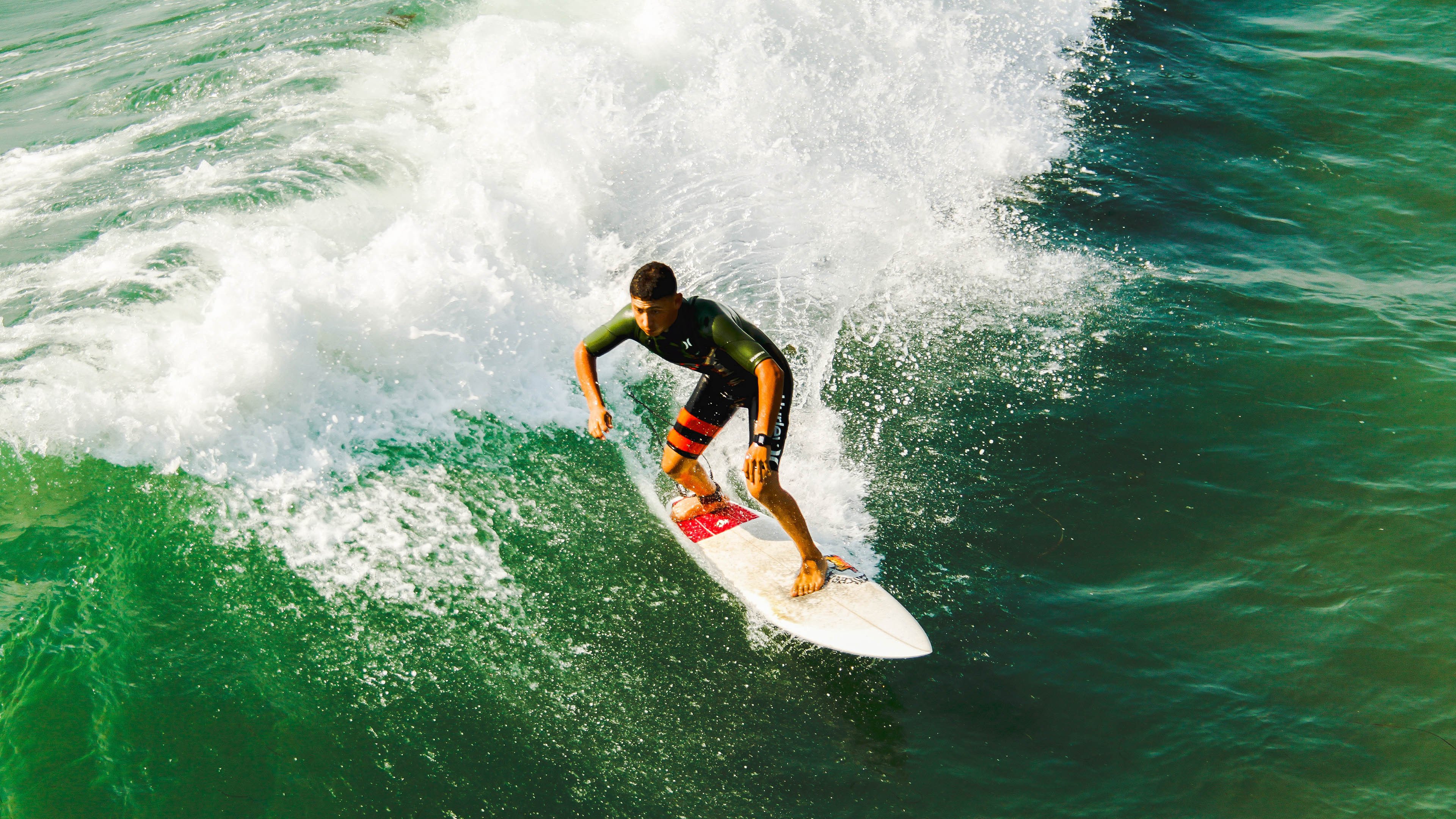 五大联赛是否重视通过前场横移调动后防空档,五大联赛场地大小