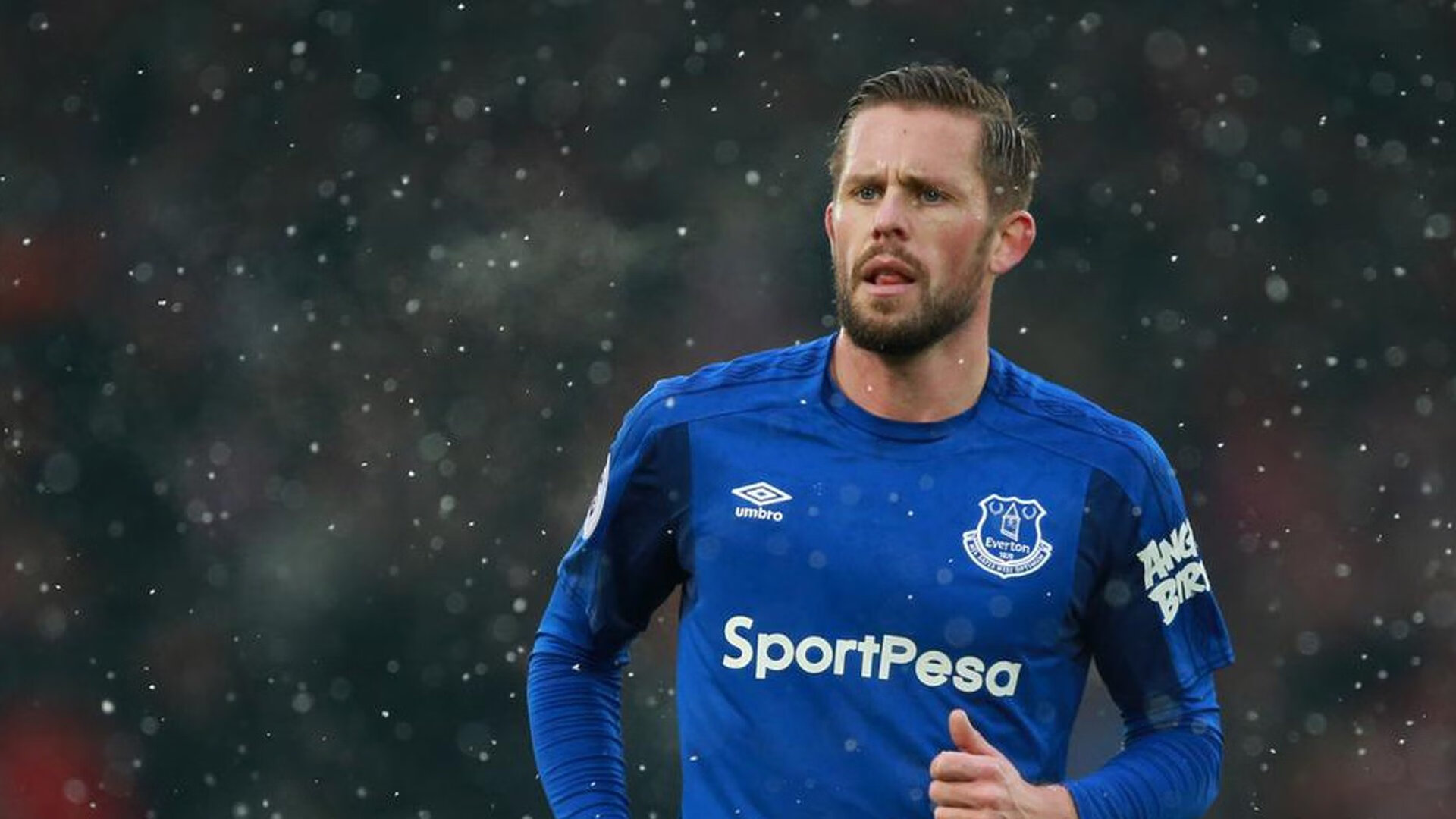 国家队阵容轮换缺乏稳定结构，国家队转型升级