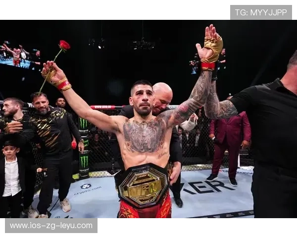 MMA阿迪萨亚踢击精准，再次卫冕金腰带